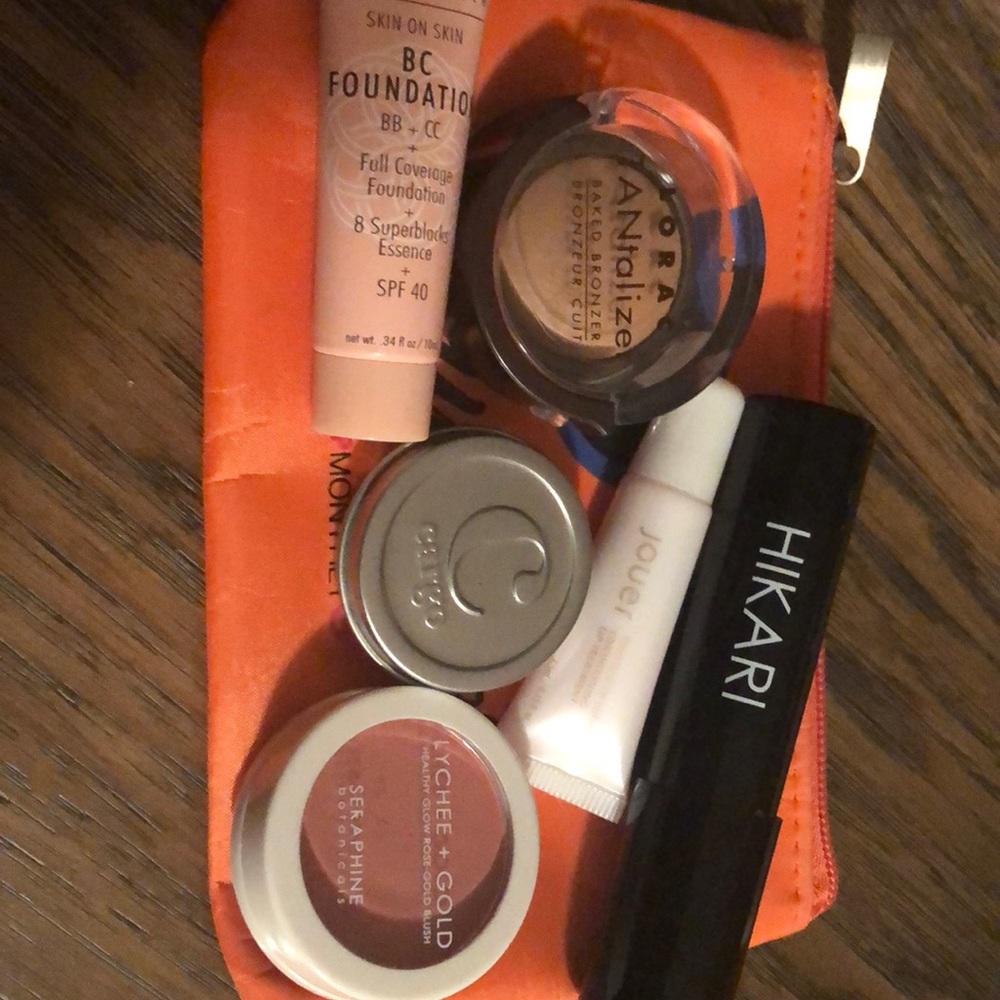 Makeup sampler - Picture 1 of 5